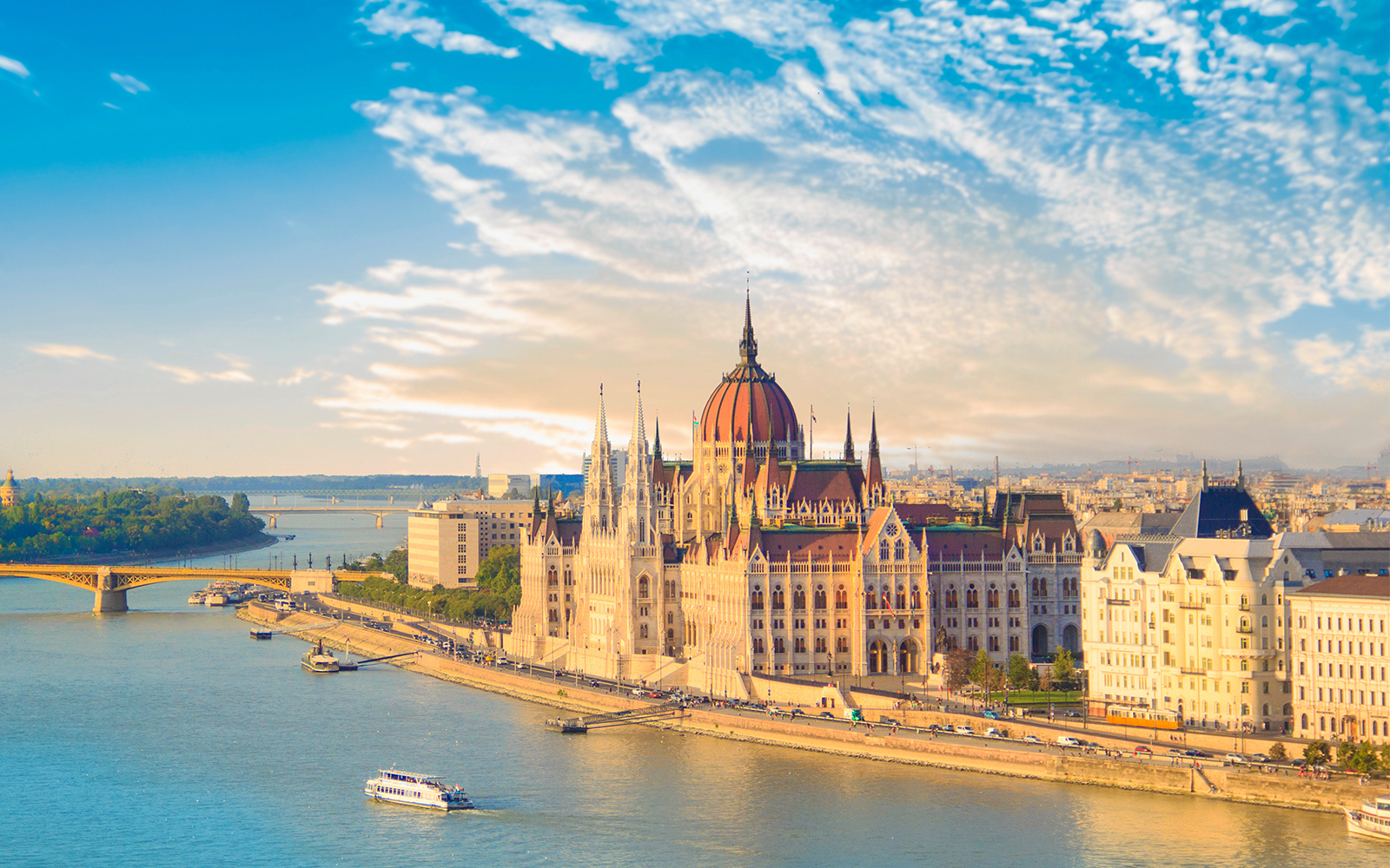 Budapest in December | Christmas Markets & Advent Tram Rides